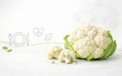 Cauliflower, symbolizujący zdrowie i lekkostrawność, na białym tle. Ikony talerza, serca i liścia podkreślają jego dietetyczne walory.