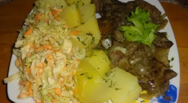 Jaka surówka do wątróbki? Przepisy i porady Alana Szewczyka