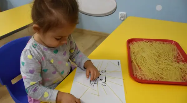 Dzień Spaghetti w żłobku: Pomysły na zabawy i zdrowy przepis dla maluchów