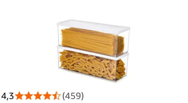 Dwa przezroczyste pojemniki z makaronem: spaghetti na górze, penne na dole.