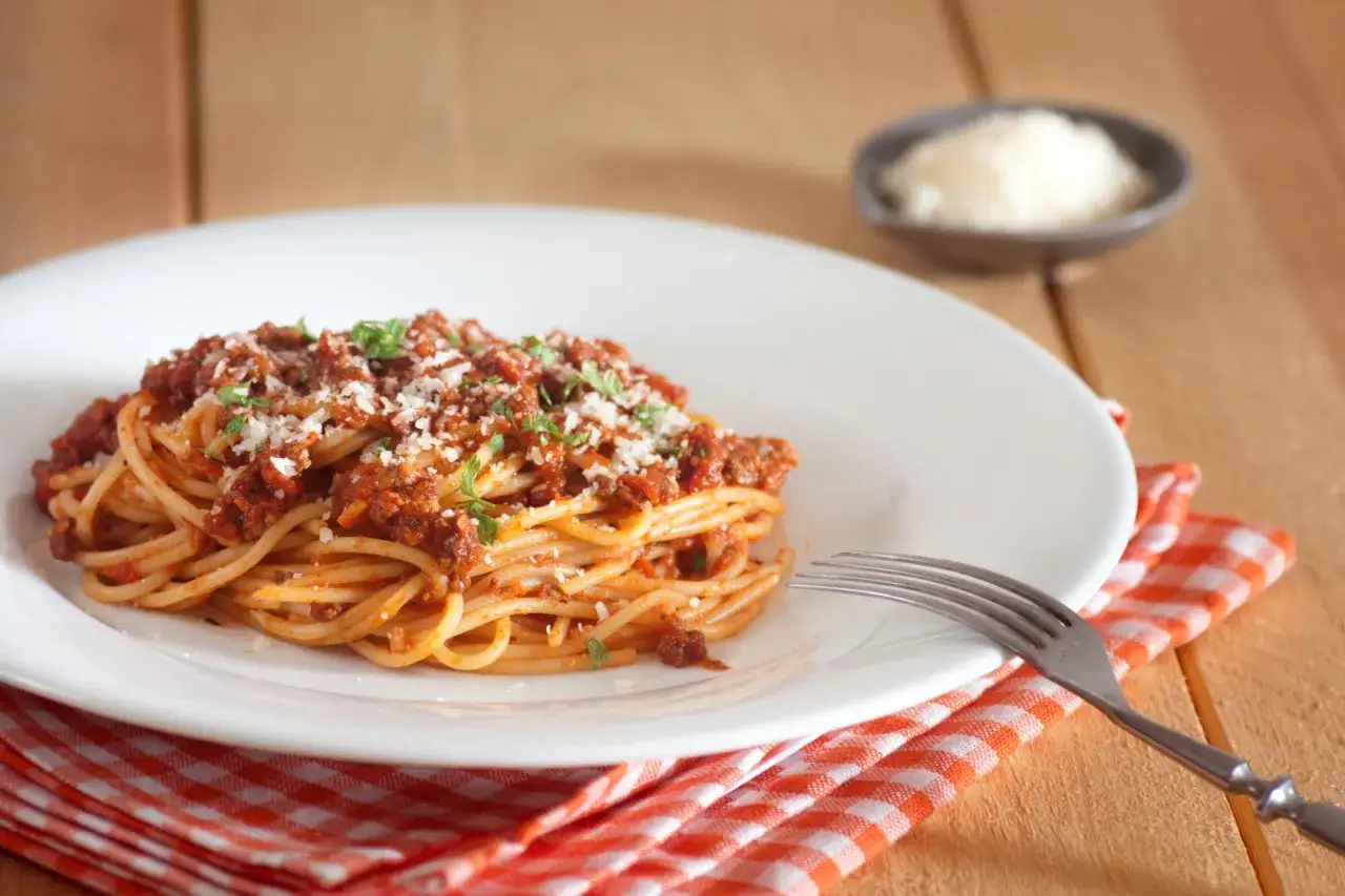 składniki do spaghetti bolognese porównanie kaloryczności