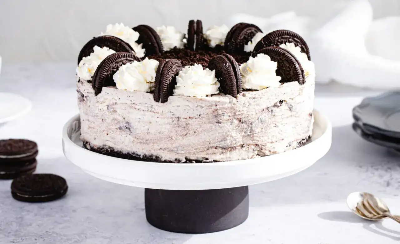 Pyszny sernik Oreo, idealny na każdą okazję. Ten przepis na sernik Oreo zachwyci każdego!