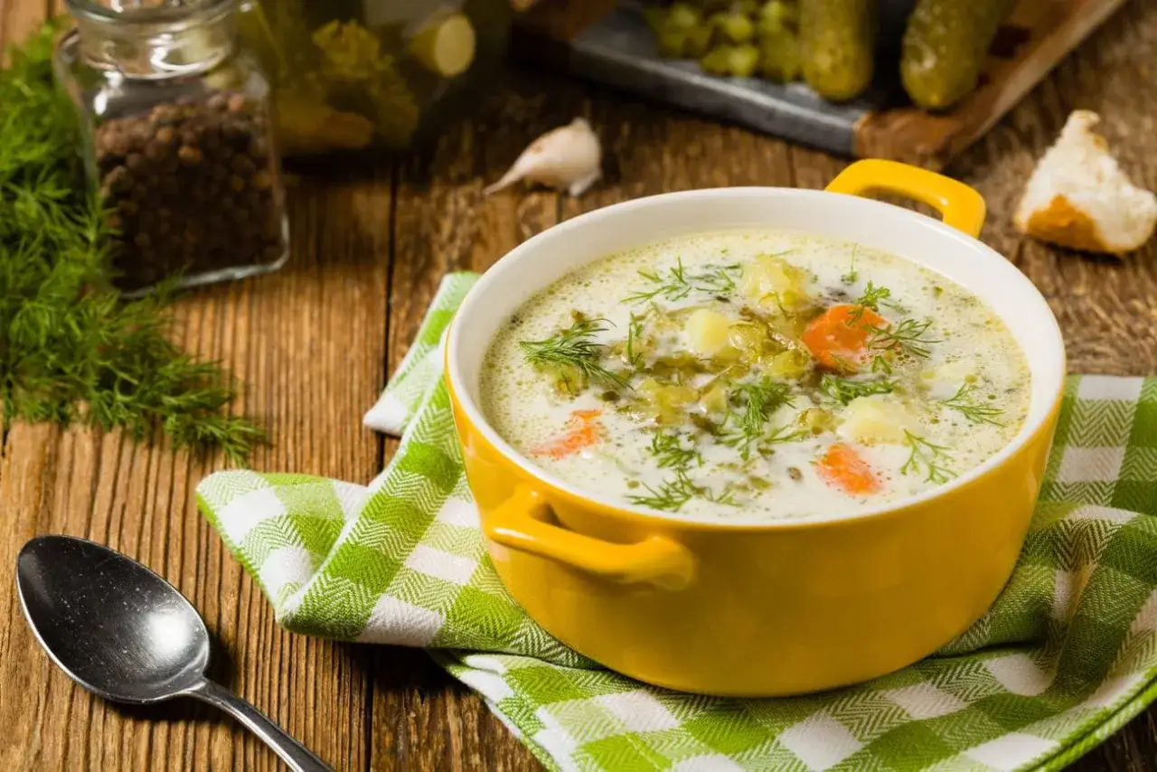 różne wywary do zupy ogórkowej